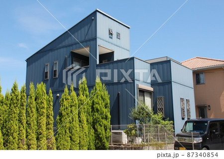 スタイリッシュなキューブ型で片流れ屋根のカッコイイ戸建て住宅 スタイリッシュなキューブ型で片流れ屋根のカッコイイ戸建て住宅 87340854