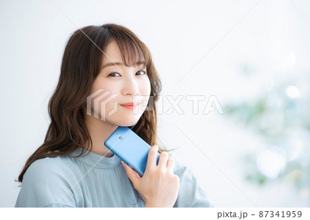 女性 スマホ 女性 スマホ 87341959