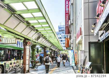 東京都大田区の都市風景 蒲田駅前バス停 東京都大田区の都市風景 蒲田駅前バス停 87342294