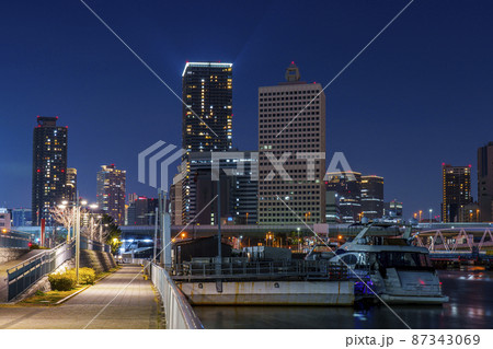 大阪中央卸売市場前港周辺から　中之島高層ビル群の夜景 87343069