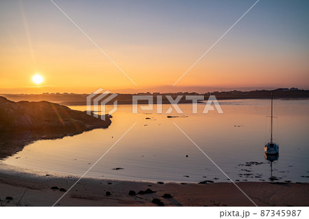 The beach at Gortnasade by Kincasslagh in County Donegal - Ireland 87345987
