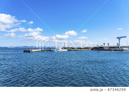 【神奈川県】青い海と空が綺麗な江ノ島の湘南港灯台 【神奈川県】青い海と空が綺麗な江ノ島の湘南港灯台 87346299