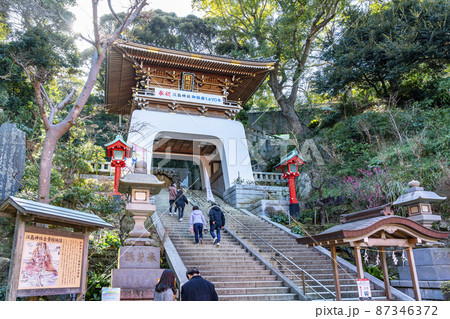【神奈川県】龍宮城を模した江島神社の瑞心門 【神奈川県】龍宮城を模した江島神社の瑞心門 87346372