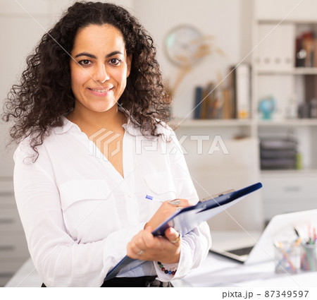 Business woman politely welcoming to office 87349597