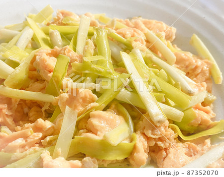 中国上海料理・韮黄炒鶏蛋(黄韮の卵炒め) 中国上海料理・韮黄炒鶏蛋(黄韮の卵炒め) 87352070