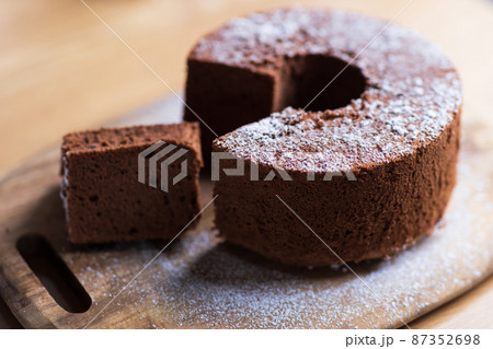 手作りのチョコシフォンケーキ 87352698