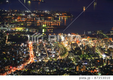 【広島県】灰ヶ峰展望台から見た呉の夜景 【広島県】灰ヶ峰展望台から見た呉の夜景 87353010