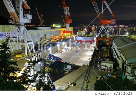 【広島県】歴史の見える丘から見た戦艦大和 建造ドックの夜景 【広島県】歴史の見える丘から見た戦艦大和 建造ドックの夜景 87353022