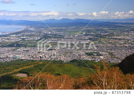 秋の手稲山から見る石狩平野と樺戸山地 秋の手稲山から見る石狩平野と樺戸山地 87353798