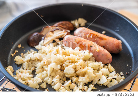 炒め料理 カリフラワーライス 炒め料理 カリフラワーライス 87355552
