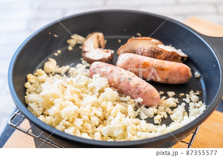 炒め料理 カリフラワーライス 炒め料理 カリフラワーライス 87355577