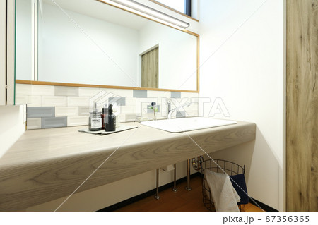 デザイナーズハウス お洒落な洗面脱衣室 デザイナーズハウス お洒落な洗面脱衣室 87356365