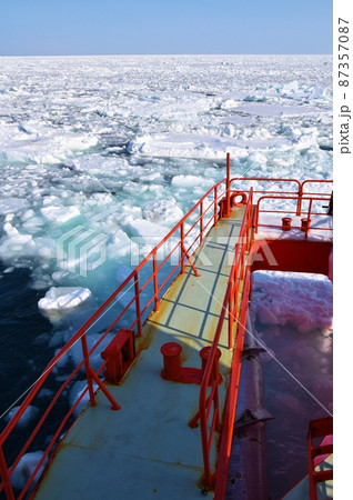 紋別の流氷の海　北海道 87357087