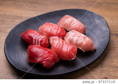 鮪のにぎり寿司 鮪のにぎり寿司 87357119