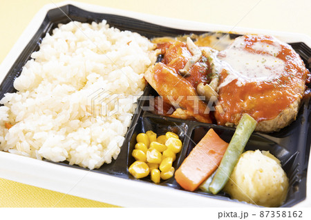 美味しい若鶏とハンバーグのチーズトマト洋食弁当 美味しい若鶏とハンバーグのチーズトマト洋食弁当 87358162