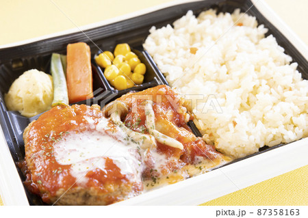 美味しい若鶏とハンバーグのチーズトマト洋食弁当 美味しい若鶏とハンバーグのチーズトマト洋食弁当 87358163
