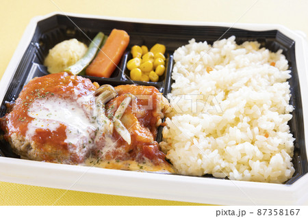 美味しい若鶏とハンバーグのチーズトマト洋食弁当 美味しい若鶏とハンバーグのチーズトマト洋食弁当 87358167