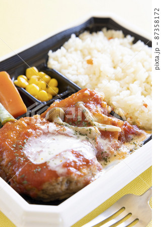 美味しい若鶏とハンバーグのチーズトマト洋食弁当 美味しい若鶏とハンバーグのチーズトマト洋食弁当 87358172