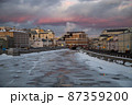 Ice on the Moskva River in the city 87359200