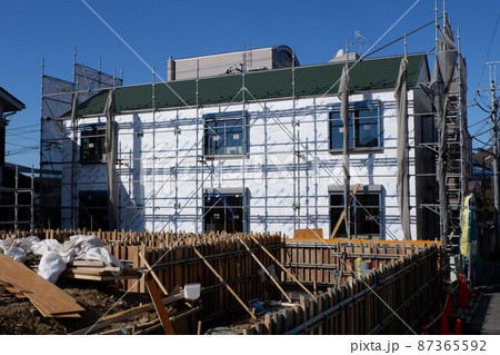 建設中のアパート 87365592
