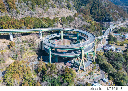 空撮「静岡県」川津七滝ループ橋 87366184