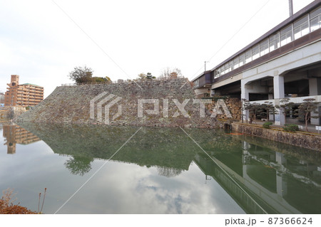三原駅と一体化している三原城本丸跡 87366624
