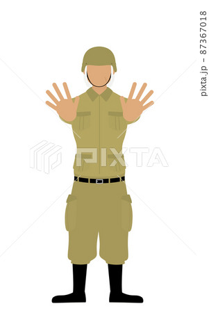 シニア女性兵士のポーズ、ストップ！　両手を前に突き出す 87367018