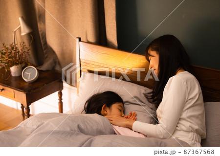 寝かしつけ 親子 寝かしつけ 親子 87367568