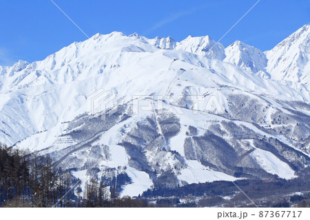 冬晴れの北アルプスと八方尾根スキー場 冬晴れの北アルプスと八方尾根スキー場 87367717