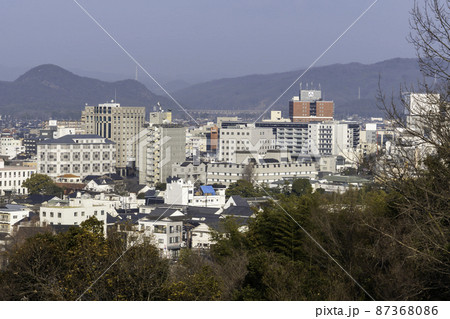 倉敷市街地　倉敷美観地区近くのホテル群から倉敷駅　岡山県倉敷市 87368086