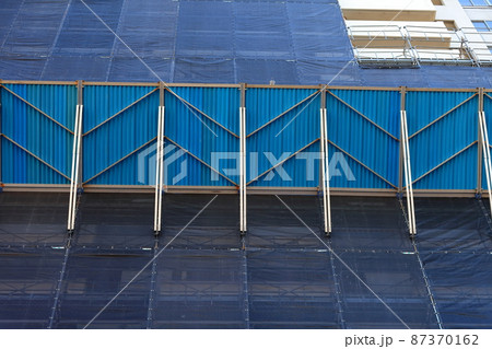 外部足場の落下防止器具　イメージ 87370162