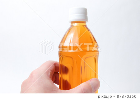 飲料水,飲み物,茶色,ペットボトル,飲物,ドリンク,水分、手,皮膚,人,指,ボディパーツ、パーツ 飲料水,飲み物,茶色,ペットボトル,飲物,ドリンク,水分、手,皮膚,人,指,ボディパーツ、パーツ 87370350