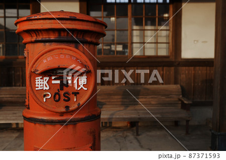 旧大社駅にある昔のポスト  87371593