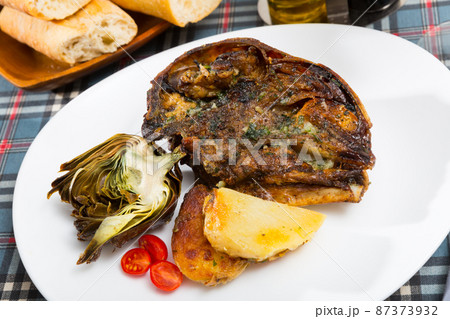 Baked head of lamb Baked head of lamb 87373932