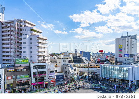 【東京都】俯瞰で見る下北沢駅前の街並み 87375361