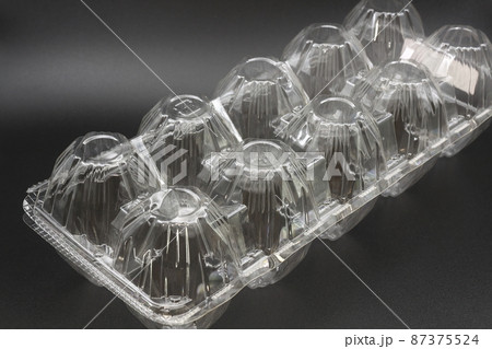 卵が入っていたプラスチックのケース 87375524