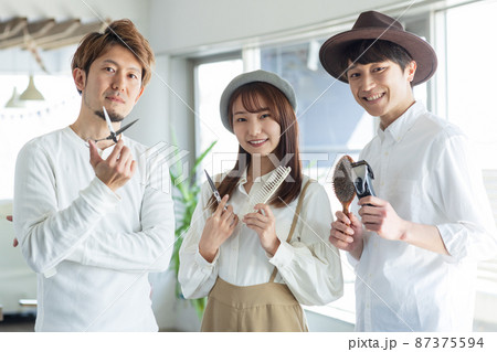 若いスタイリストさんたち 87375594