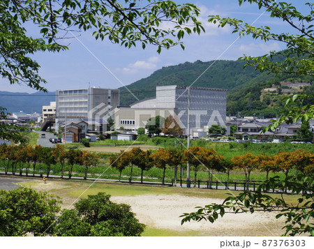 宇和運動公園より望む西予市役所（愛媛県西予市） 87376303