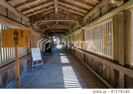 滋賀県長浜市　琵琶湖竹生島　宝厳寺奥の舟廊下 87378180