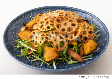蓮根チップスと素揚げ野菜のサラダ 蓮根チップスと素揚げ野菜のサラダ 87378796