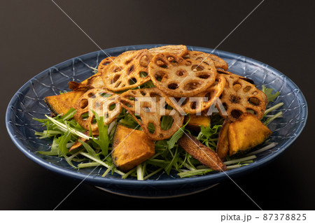 蓮根チップスと素揚げ野菜のサラダ 蓮根チップスと素揚げ野菜のサラダ 87378825