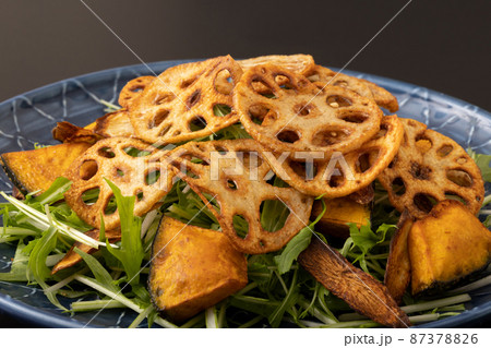 蓮根チップスと素揚げ野菜のサラダ 蓮根チップスと素揚げ野菜のサラダ 87378826