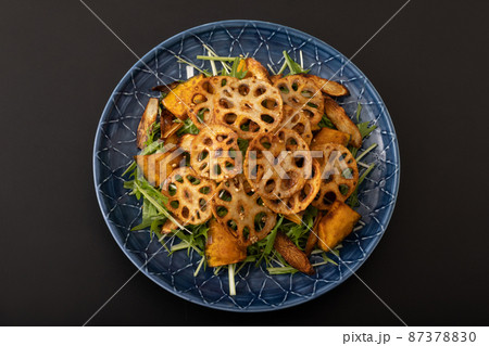 蓮根チップスと素揚げ野菜のサラダ 蓮根チップスと素揚げ野菜のサラダ 87378830