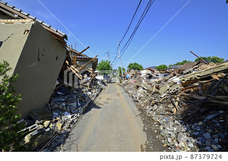 熊本地震で被災した益城町 熊本地震で被災した益城町 87379724