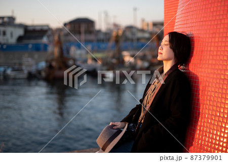 明石港の夕焼けと女性ポートレート 明石港の夕焼けと女性ポートレート 87379901