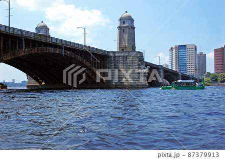 ボストンとケンブリッジを結ぶロングフェロー橋 87379913