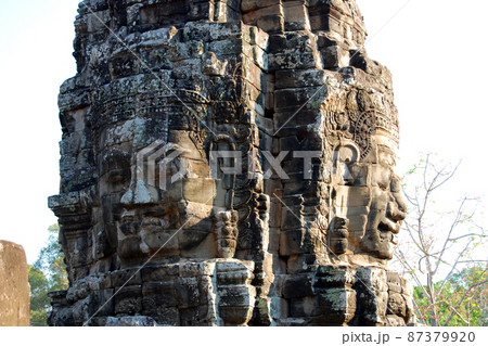 世界遺産アンコール・トムのバイヨン寺院 87379920