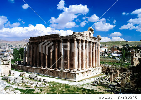 Ruins of Bacchus temple in Baalbek, Bekaa valley Lebanon 87380540