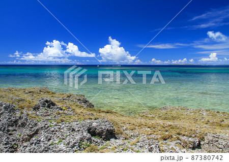 沖縄　八重山諸島　黒島の美しい海 87380742