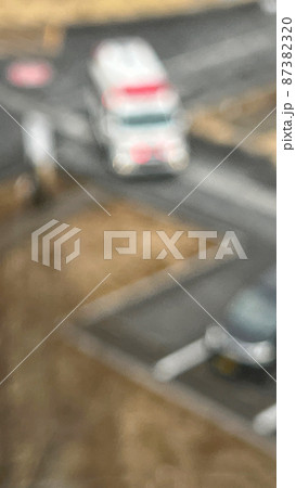 俯瞰で見る救急車のイメージ 俯瞰で見る救急車のイメージ 87382320